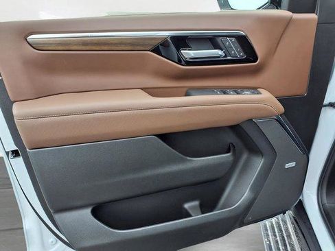 New 2026 Chevrolet Suburban High Country AWD/4WD image 13
