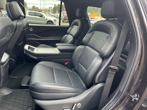 Used 2025 Lincoln Navigator Reserve w/ Jet Appearance Package image 12