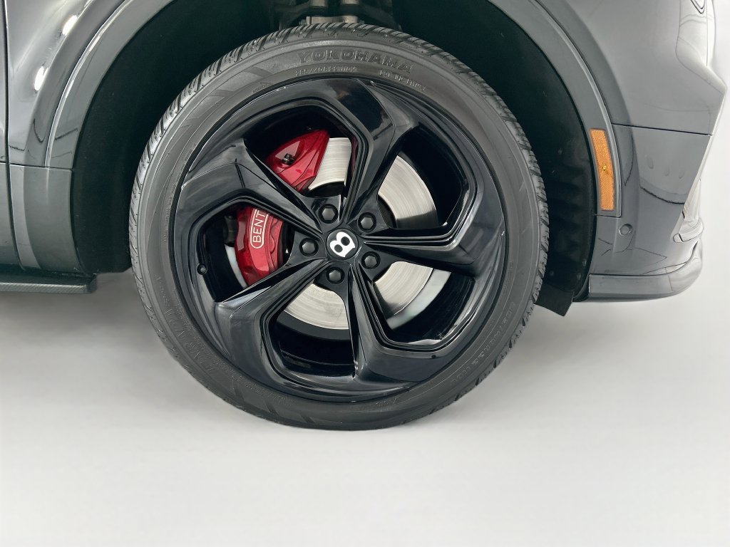 Certified 2022 Bentley Bentayga AWD/4WD image 31