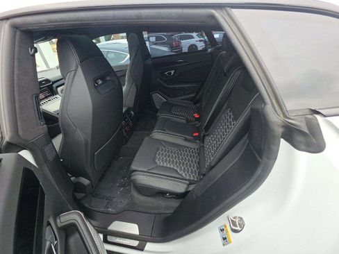 Used 2022 Lamborghini Urus AWD/4WD image 9
