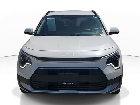 Used 2024 Kia Niro LX FWD image 3