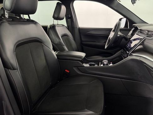 Certified 2025 Jeep Grand Cherokee L Altitude image 34