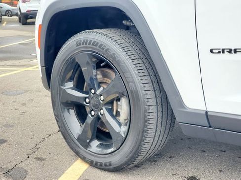 Certified 2023 Jeep Grand Cherokee L Laredo AWD/4WD image 33