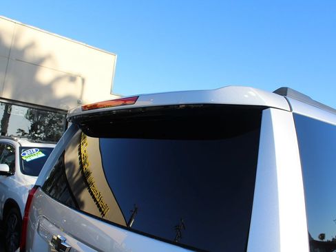 Used 2018 Chevrolet Suburban LS RWD image 15