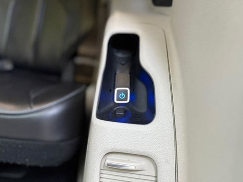 Used 2019 Chrysler Pacifica Limited image 37