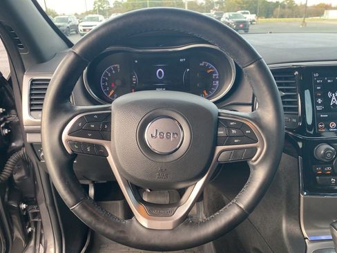 Used 2021 Jeep Grand Cherokee Laredo X image 16