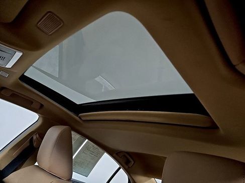 Certified 2022 Lexus ES 300h w/ Premium Package image 17