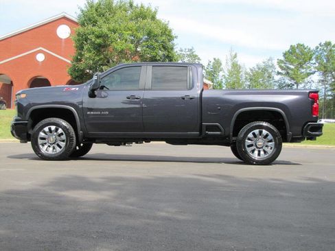 Used 2024 Chevrolet Silverado 2500 Custom w/ Custom Value Package image 6