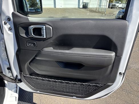 Used 2023 Jeep Wrangler Unlimited Sahara w/ Cold Weather Group image 15