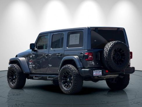 Used 2018 Jeep Wrangler Unlimited Sahara AWD/4WD image 6