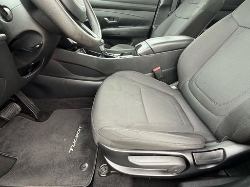Used 2025 Hyundai Tucson SE image 12