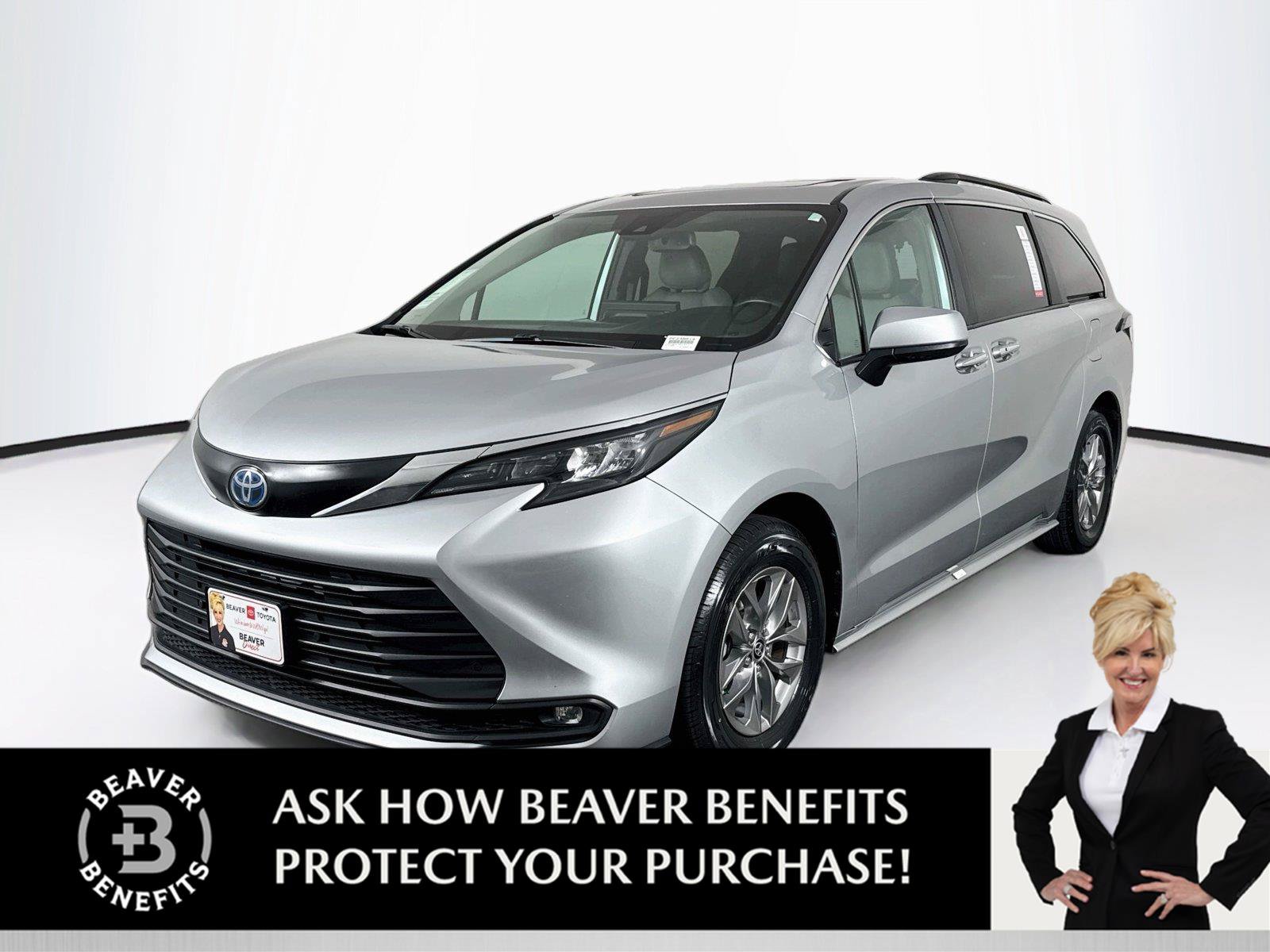 Certified 2025 Toyota Sienna XLE FWD image 1