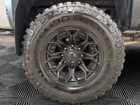 Used 2016 Chevrolet Silverado 2500 LTZ w/ LTZ Plus Package image 11