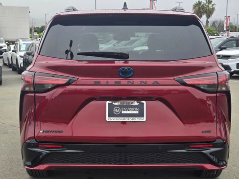 Used 2025 Toyota Sienna XSE AWD/4WD image 6
