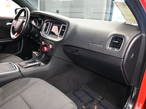 Used 2019 Dodge Charger SXT image 43