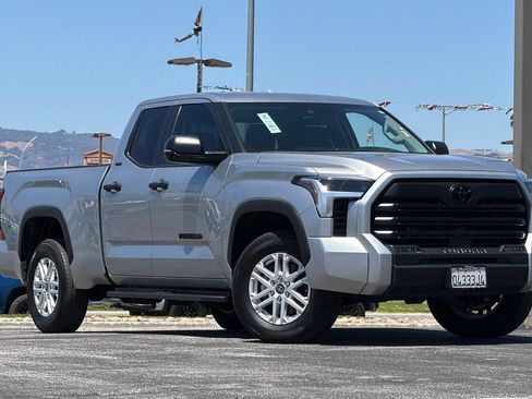 Used 2022 Toyota Tundra SR5 w/ SR5 Convenience Package AWD/4WD image 2