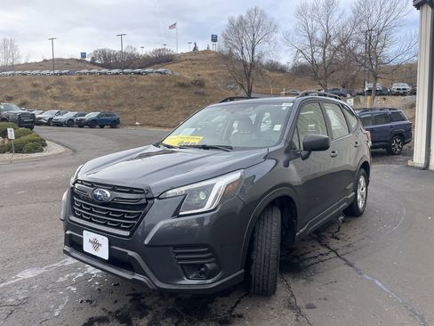 Used 2023 Subaru Forester image 3