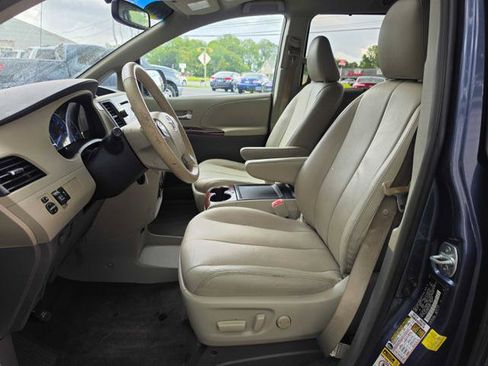 Used 2014 Toyota Sienna XLE FWD image 10