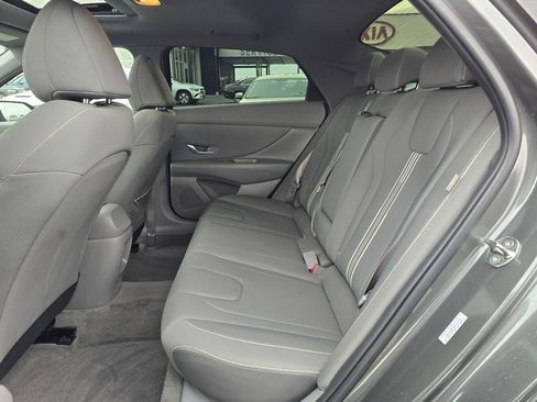 Used 2024 Hyundai Elantra SEL w/ Convenience Package image 18