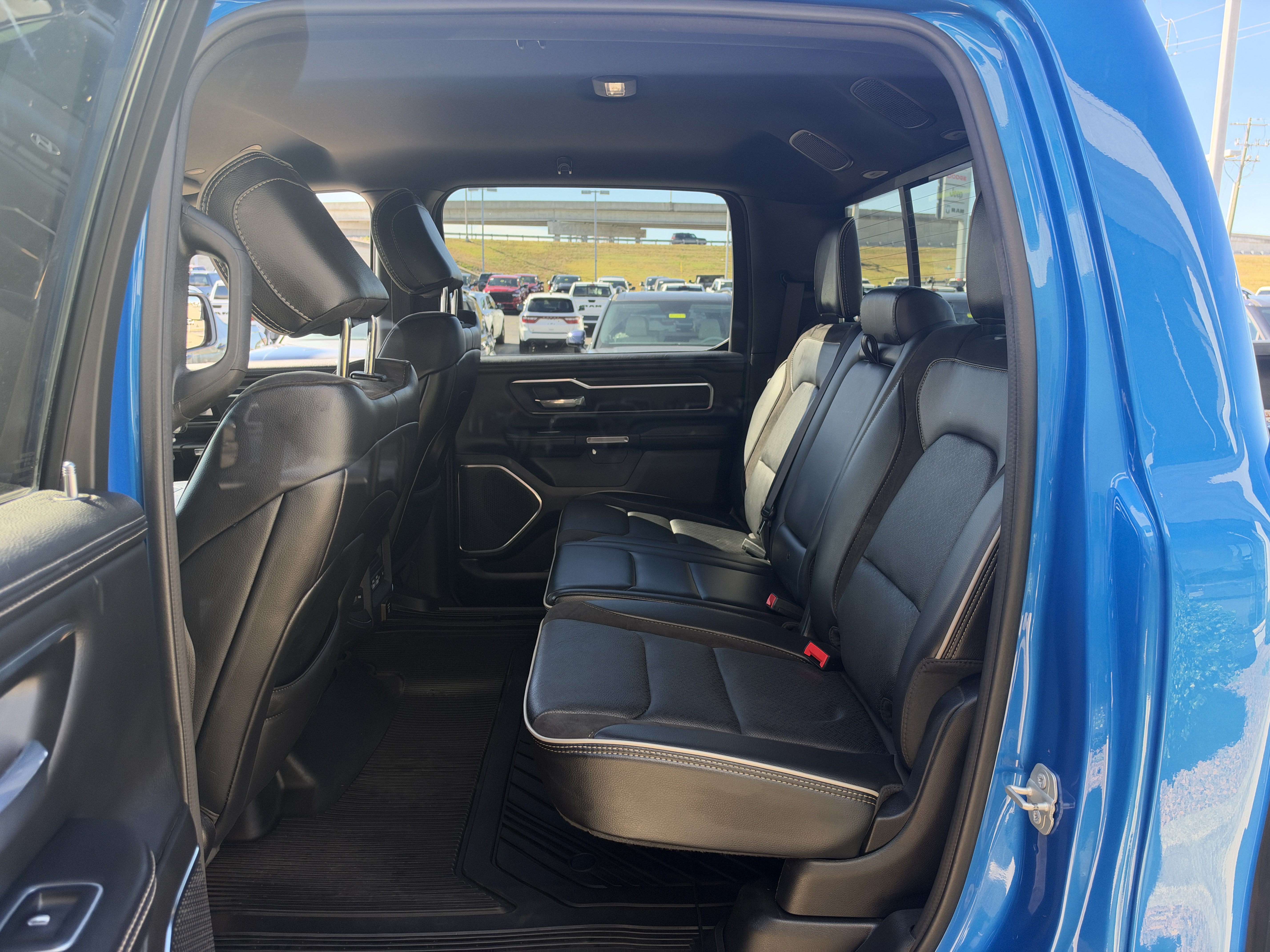 Used 2024 RAM 1500 Laramie AWD/4WD image 29