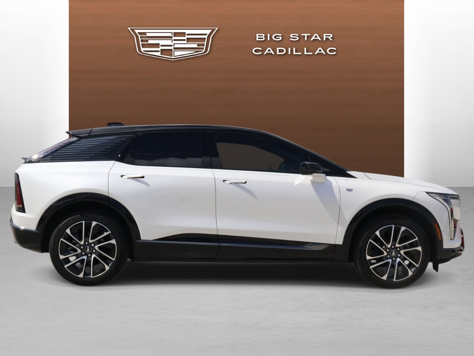 Certified 2025 Cadillac Optiq Sport 2 AWD/4WD image 6