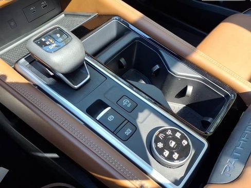 Certified 2025 Nissan Pathfinder Platinum AWD/4WD image 26