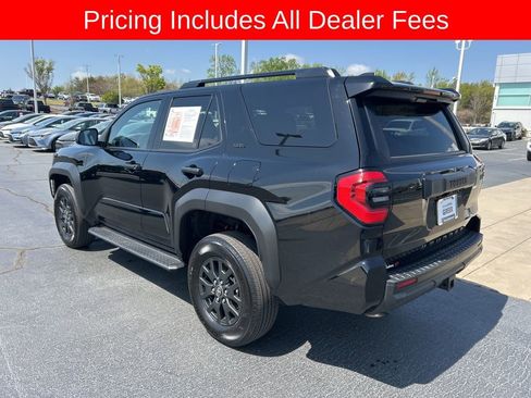 Used 2025 Toyota 4Runner SR5 AWD/4WD image 15