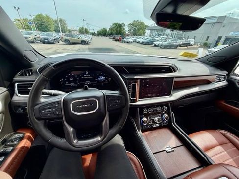 Used 2024 GMC Yukon XL Denali Ultimate AWD/4WD image 15