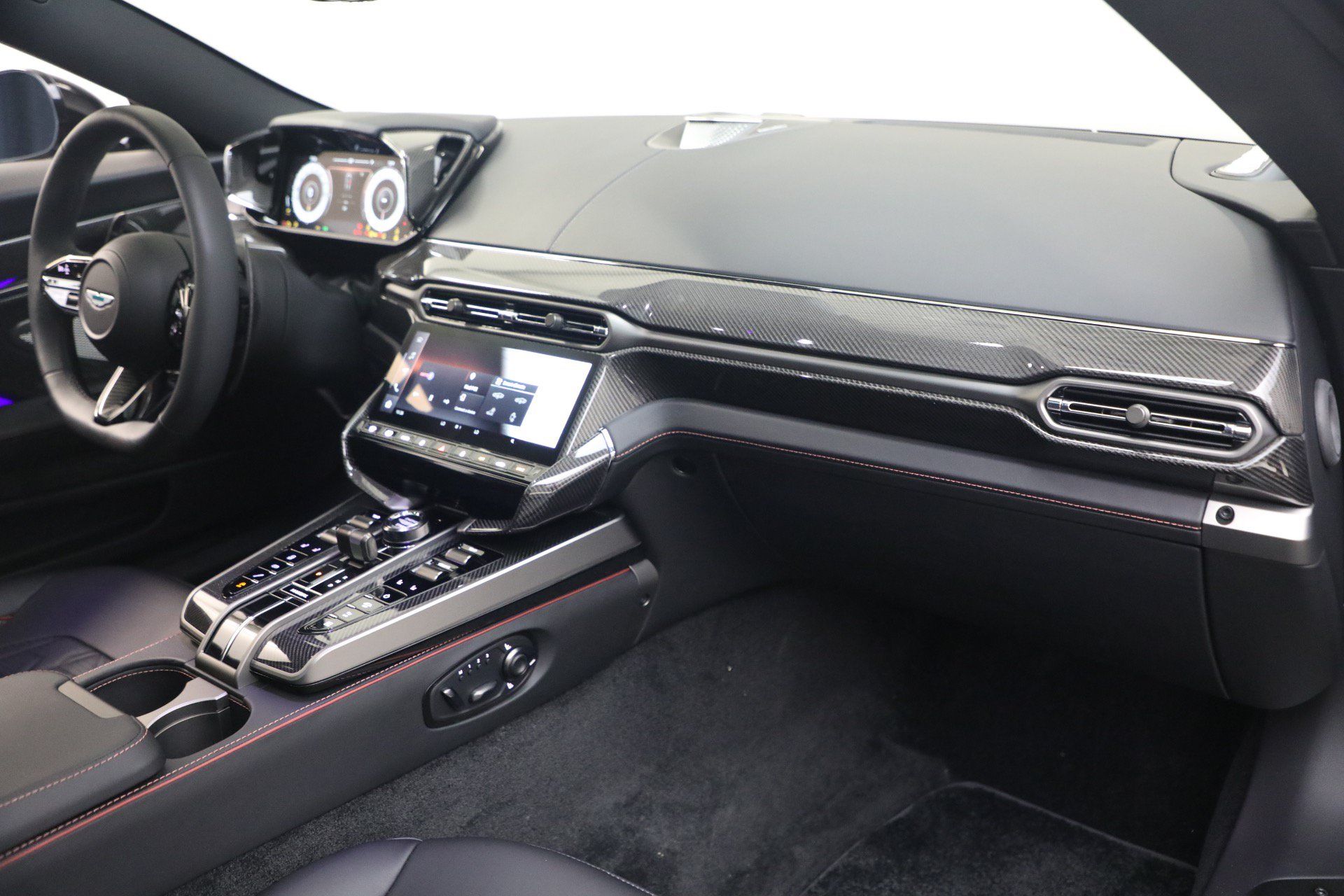 Used 2026 Aston Martin Vanquish RWD image 17