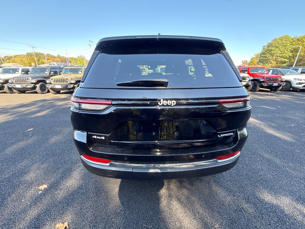 New 2027 Jeep Grand Cherokee Laredo X AWD/4WD image 4