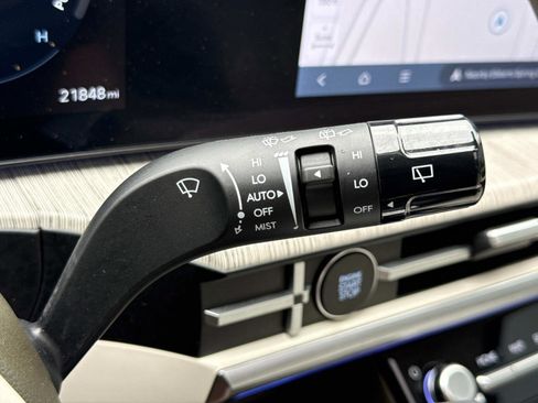 Used 2025 Hyundai Santa Fe Calligraphy image 11