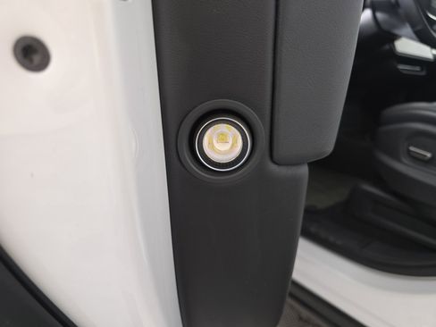 Used 2024 Rivian R1S Adventure AWD/4WD image 32