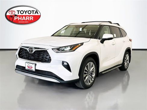 New 2025 Toyota Highlander Platinum image 1