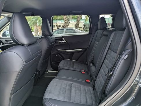 New 2026 Mitsubishi Outlander LE FWD image 14