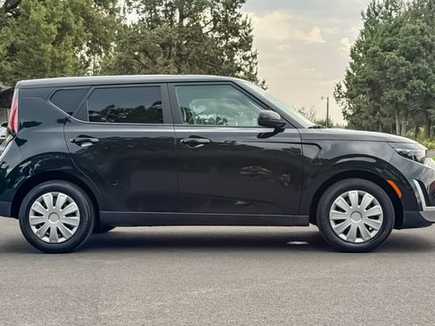 Used 2023 Kia Soul LX FWD image 3