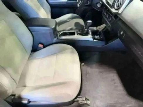 Used 2016 Toyota Tacoma SR5 w/ Towing Package image 26