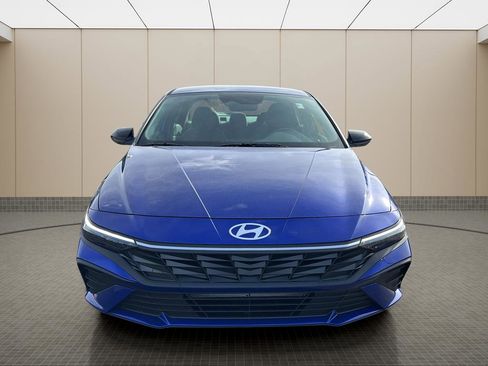 Certified 2025 Hyundai Elantra Sport image 8