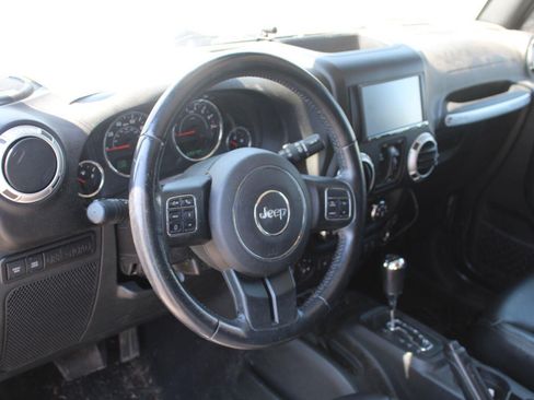 Used 2016 Jeep Wrangler Unlimited Rubicon w/ Dual Top Group AWD/4WD image 8