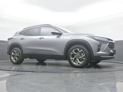 Used 2025 Chevrolet Trax LT w/ LT Convenience Package FWD image 45