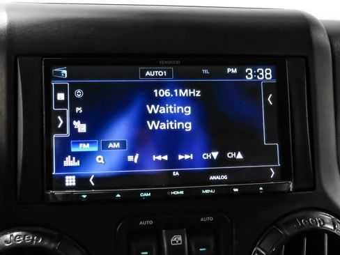 Used 2014 Jeep Wrangler Unlimited Sahara w/ Connectivity Group AWD/4WD image 30
