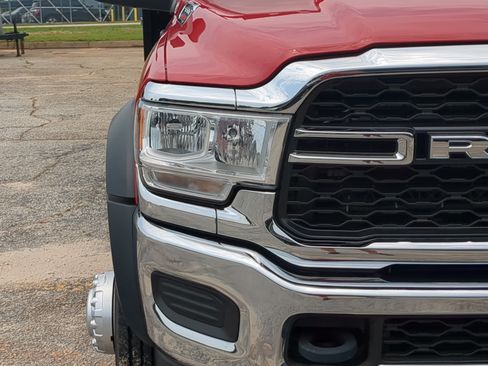 Used 2022 RAM 5500 Tradesman w/ Chrome Appearance Group RWD image 8