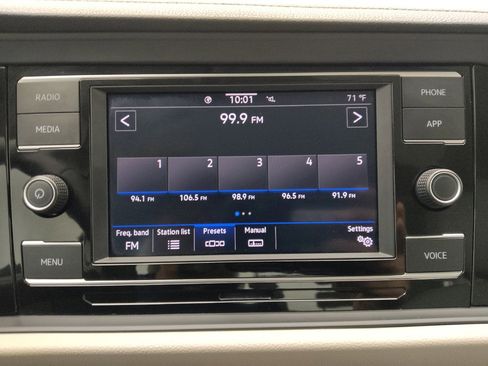 Used 2023 Volkswagen Jetta SE w/ Panoramic Sunroof Package FWD image 25