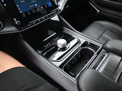 Used 2024 Jeep Wagoneer L Series II image 20