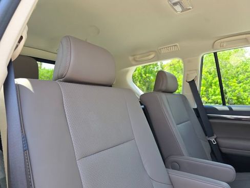 Used 2022 Lexus GX 460 Luxury w/ Sport Design Package AWD/4WD image 14