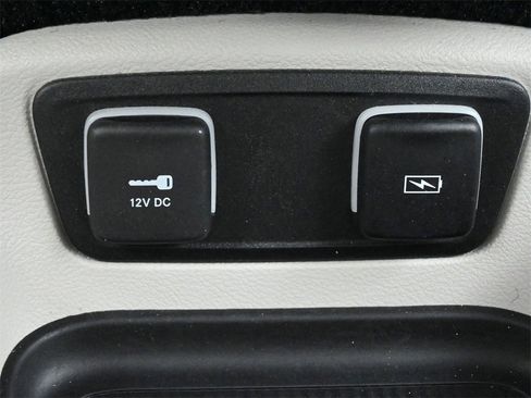 Used 2021 Chrysler Pacifica Touring-L image 16