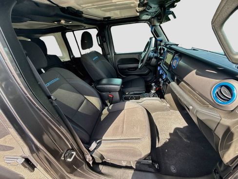 Used 2023 Jeep Wrangler Unlimited Rubicon 4xe AWD/4WD image 33