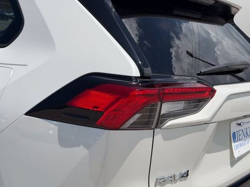 Used 2022 Toyota RAV4 SE AWD/4WD image 14