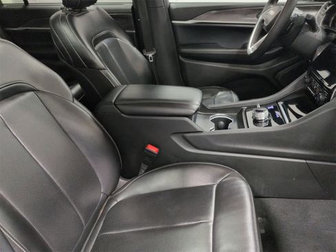 Used 2024 Jeep Grand Cherokee L Limited w/ Luxury Tech Group II image 24