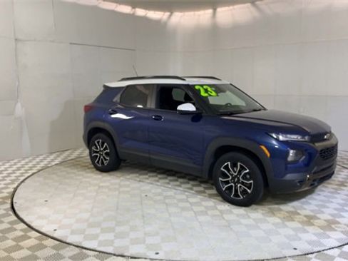 Used 2023 Chevrolet TrailBlazer ACTIV image 2
