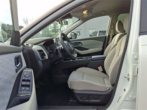 Used 2023 Nissan Rogue SV image 13